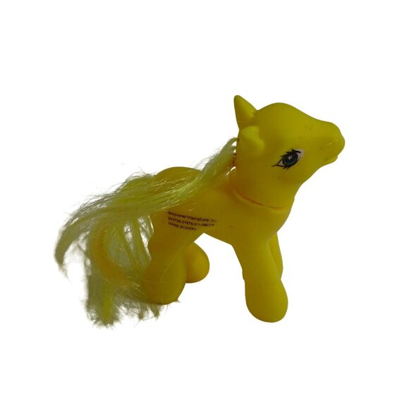 Greenbrier International Yellow Pony Figurine With Purple Hearts Plastic - Picture 2 of 10